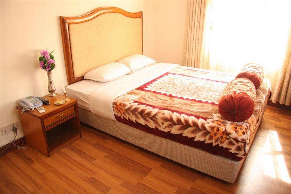 Hotel Blue Horizon Катманду Экстерьер фото