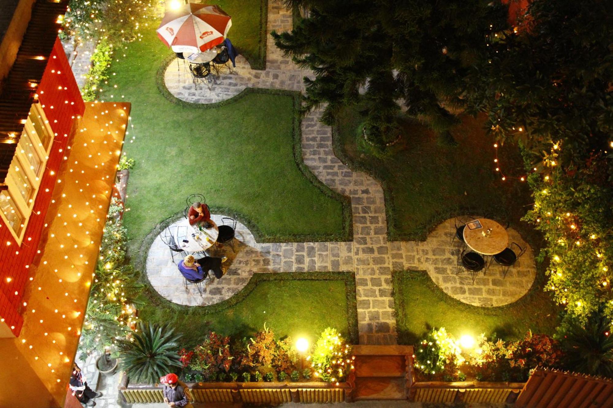 Hotel Blue Horizon Катманду Экстерьер фото