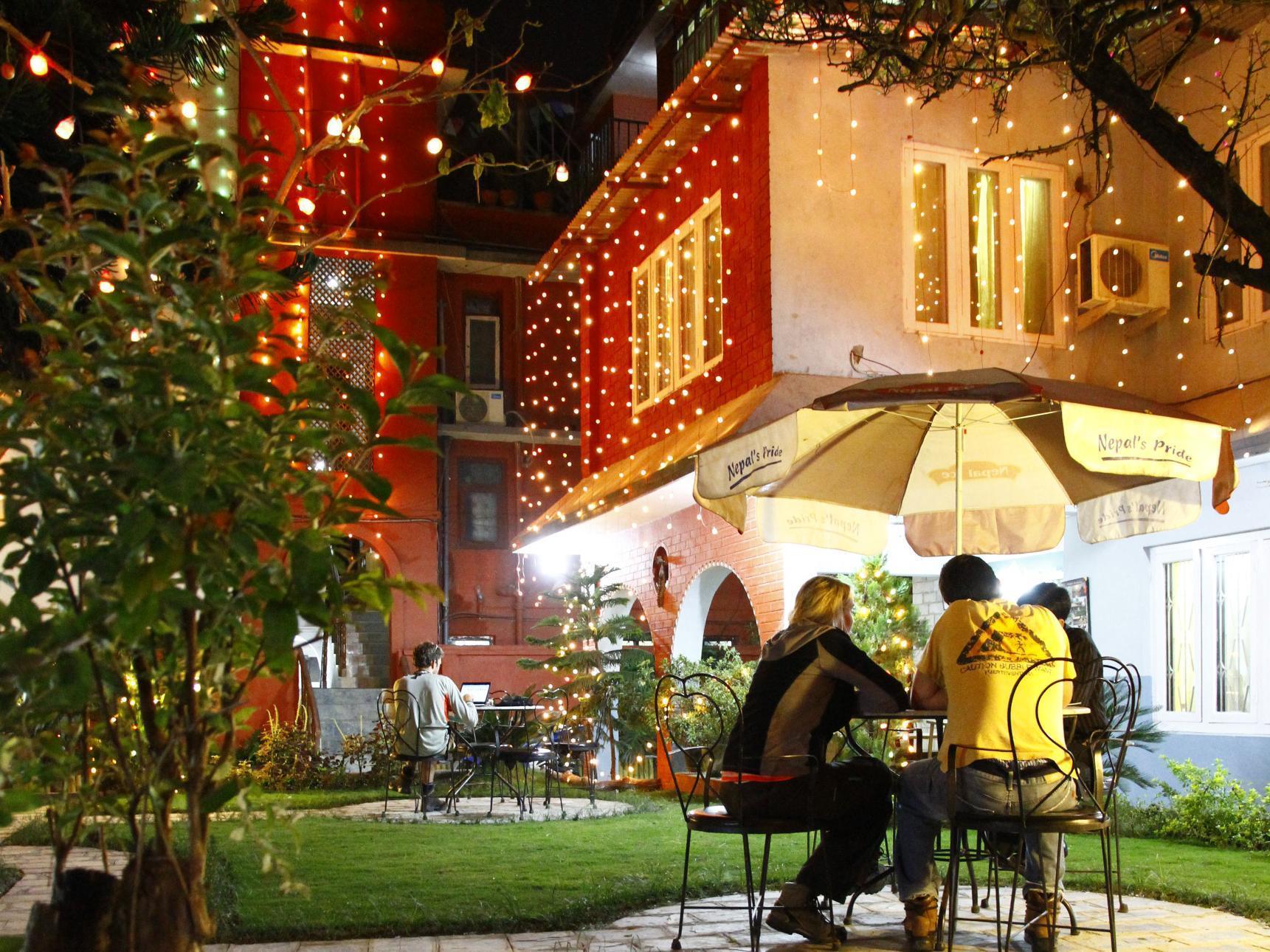 Hotel Blue Horizon Катманду Экстерьер фото