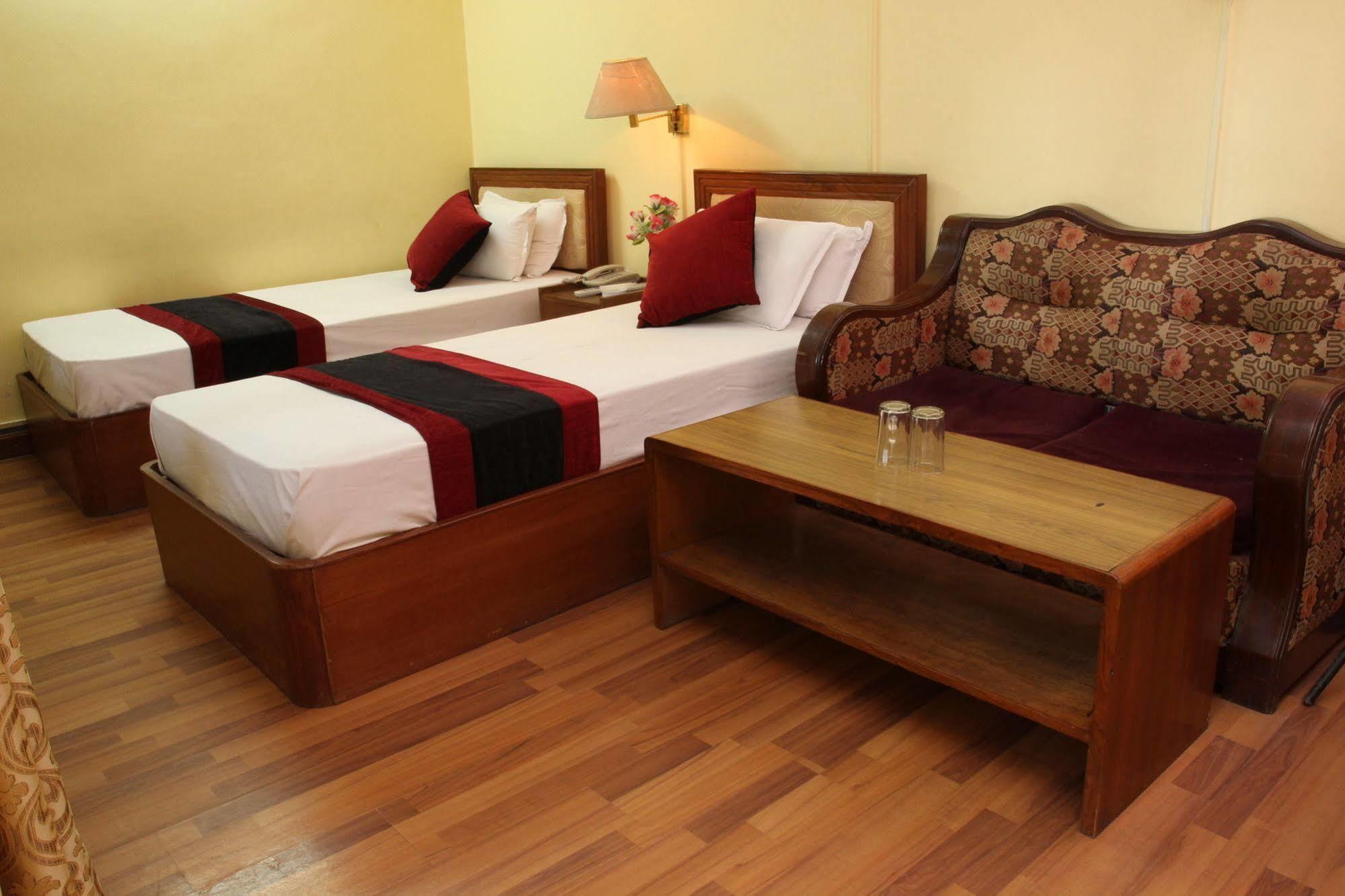 Hotel Blue Horizon Катманду Экстерьер фото